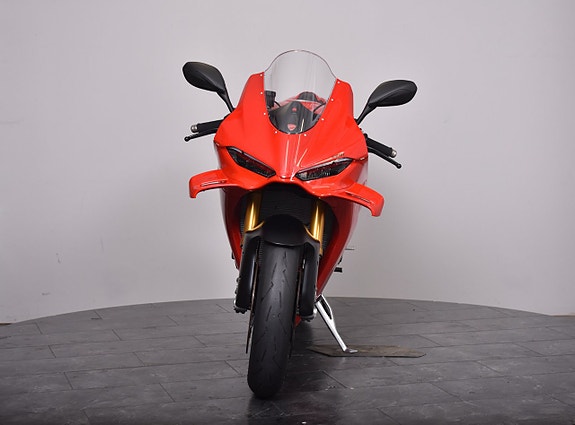 Ducati Panigale V4 S Akrapovic / 155 Mil 7 of 17
