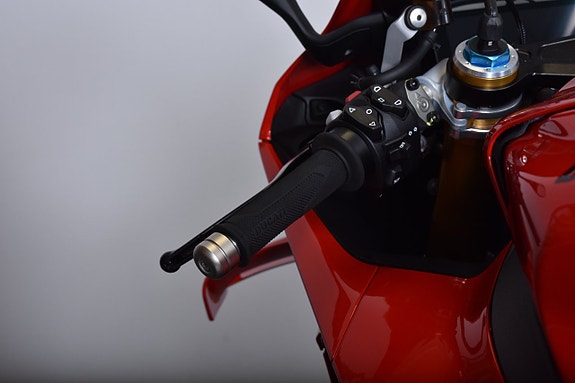 Ducati Panigale V4 S Akrapovic / 155 Mil 10 of 17
