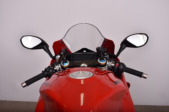 Ducati Panigale V4 S Akrapovic / 155 Mil 9 of 17