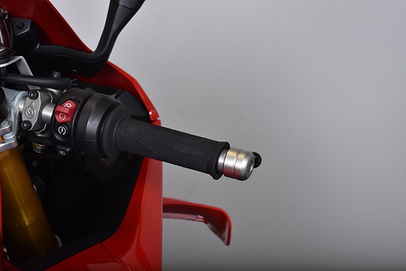 Ducati Panigale V4 S Akrapovic / 155 Mil 11 of 17