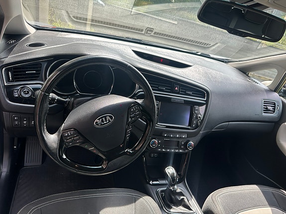 Kia Ceed 3 of 5