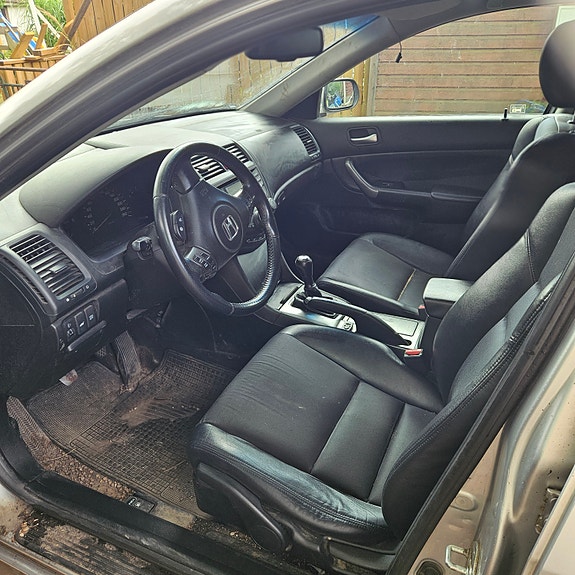 Honda Accord 3 of 6