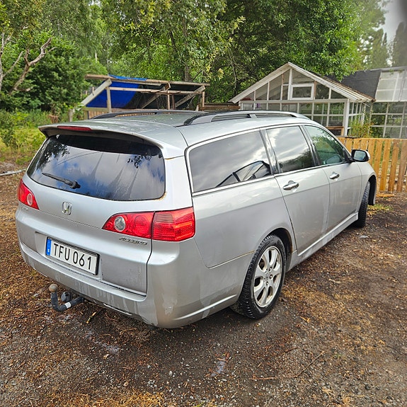Honda Accord 2 of 6