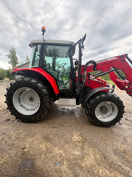 Massey Ferguson 5420 2 of 5