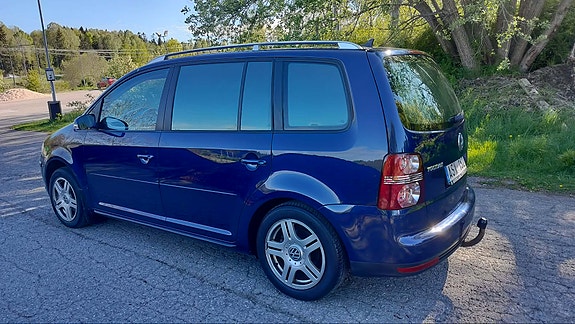 Volkswagen Touran 3 of 5