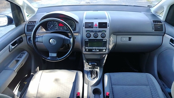 Volkswagen Touran 7 of 10