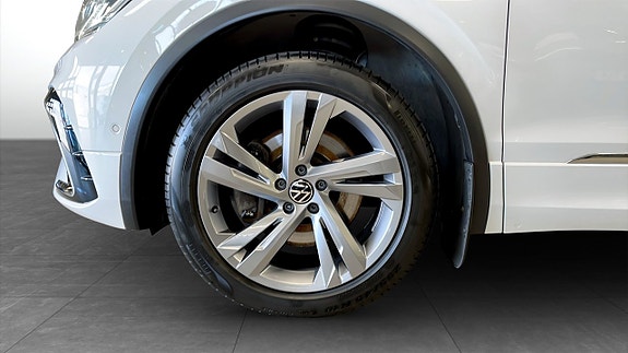 Volkswagen Tiguan 6 of 12