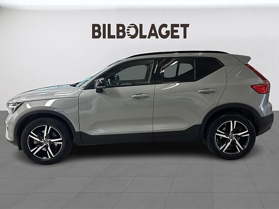 Volvo XC40 2 of 5