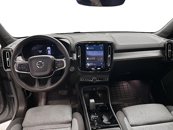 Volvo XC40 8 of 12
