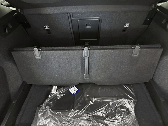 Volvo XC40 11 of 12
