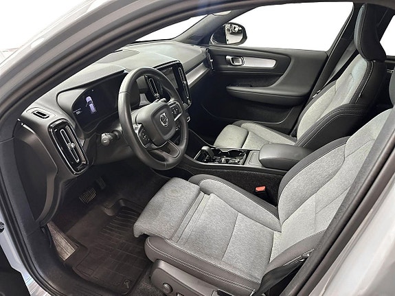 Volvo XC40 6 of 12