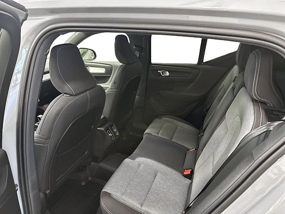 Volvo XC40 7 of 12