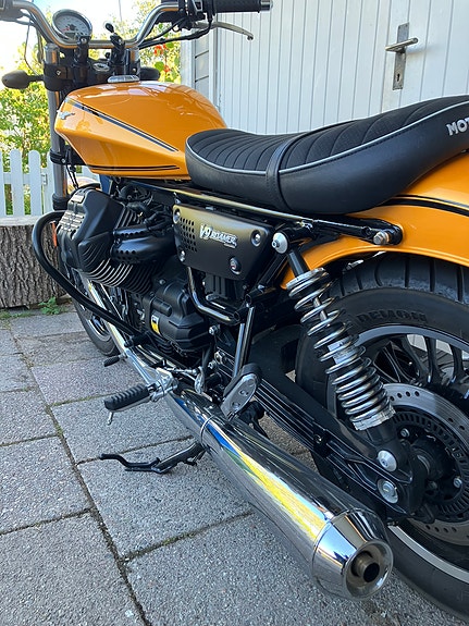 Moto Guzzi V9 4 of 5
