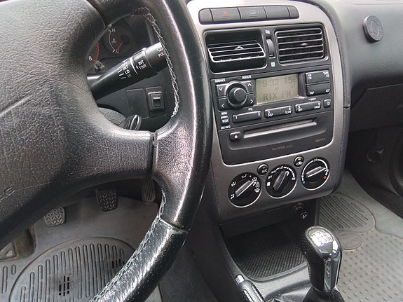 Toyota Avensis 4 of 5