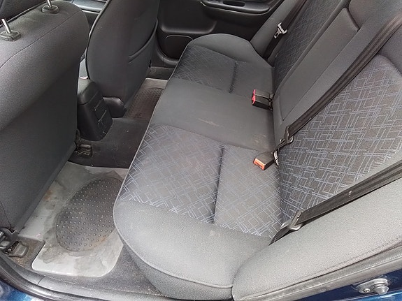 Toyota Avensis 5 of 5