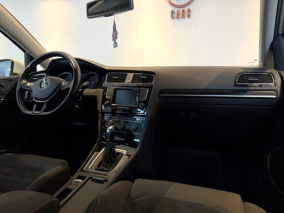 Volkswagen Golf VII 11 of 16