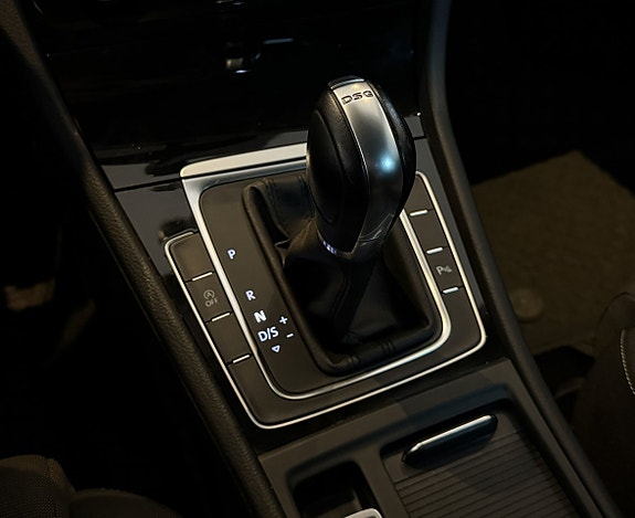 Volkswagen Golf VII 16 of 16
