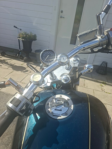 Suzuki VZ800 Marauder 4 of 5