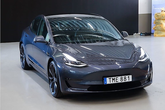 Tesla Model 3 4 of 5