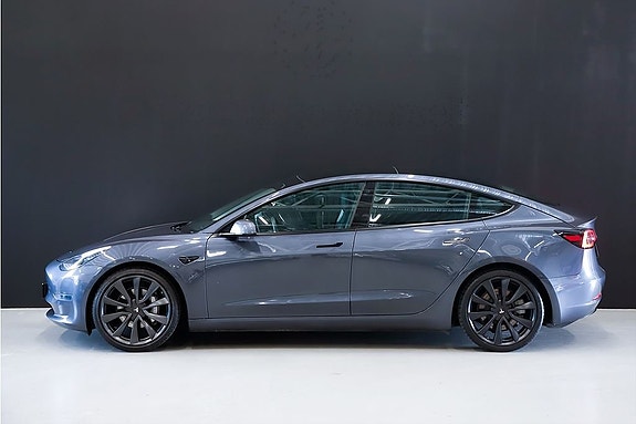 Tesla Model 3 2 of 5
