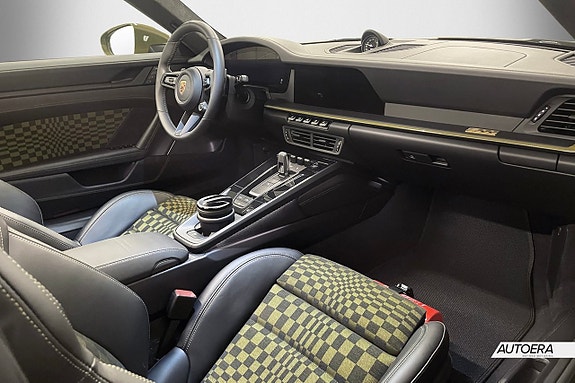 Porsche 911 14 of 30