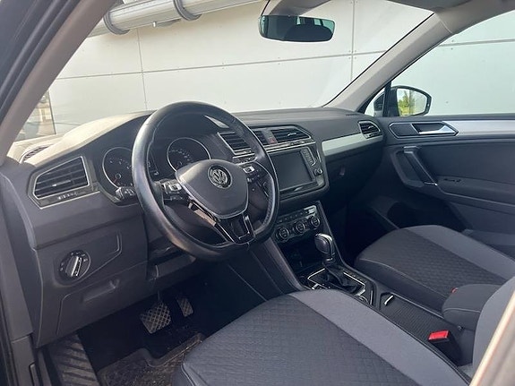 Volkswagen Tiguan 2 of 5
