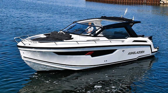 Askeladden C97 med 2 x 300hk Suzuki duoprop 2 of 5