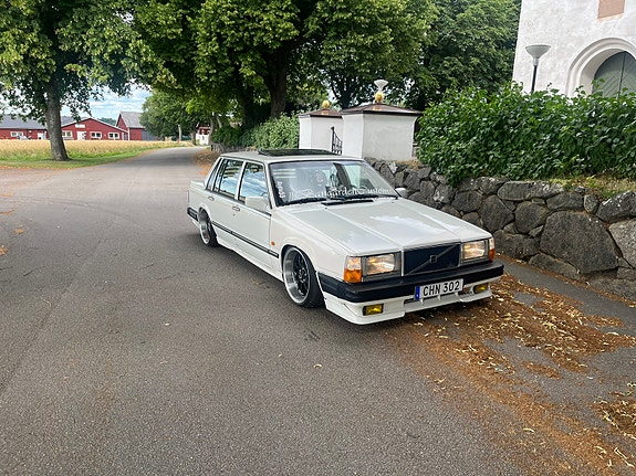 Volvo 740 2 of 5