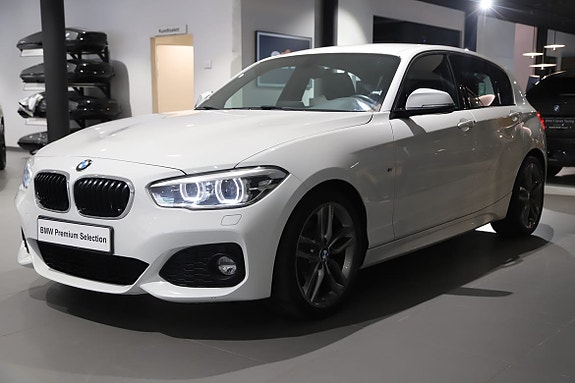 BMW 120i 3 of 5