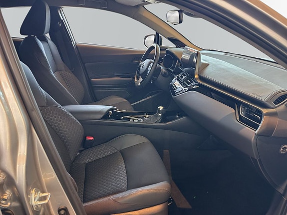 Toyota C-HR 7 of 11