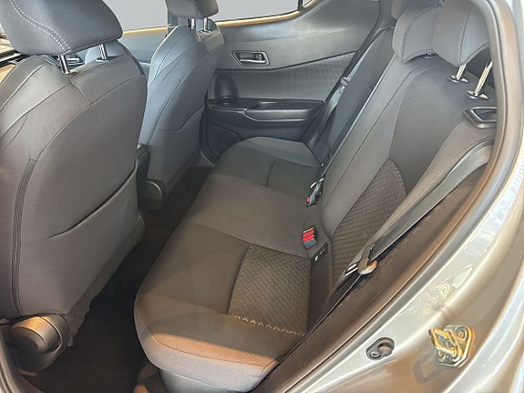 Toyota C-HR 8 of 11