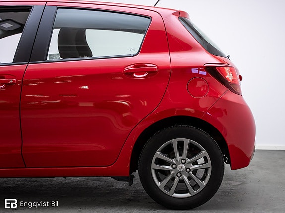 Toyota Yaris 6 of 30