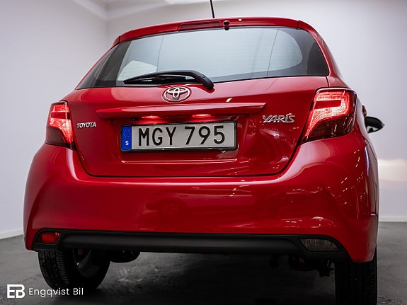 Toyota Yaris 11 of 30