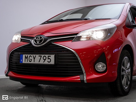 Toyota Yaris 2 of 5