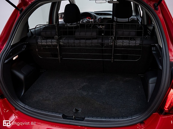 Toyota Yaris 12 of 30