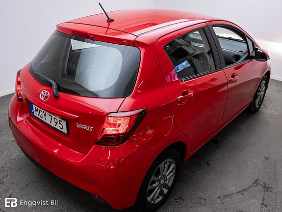 Toyota Yaris 13 of 30