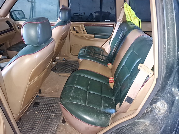 Jeep Grand Cherokee 8 of 12