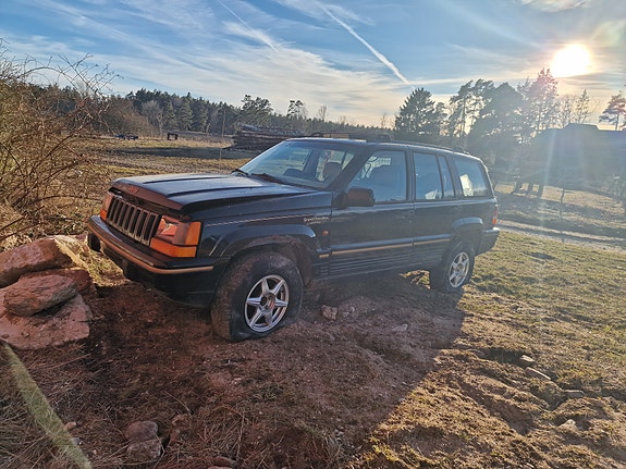 Jeep Grand Cherokee 10 of 12