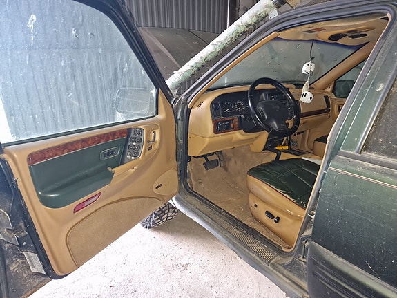 Jeep Grand Cherokee 6 of 12