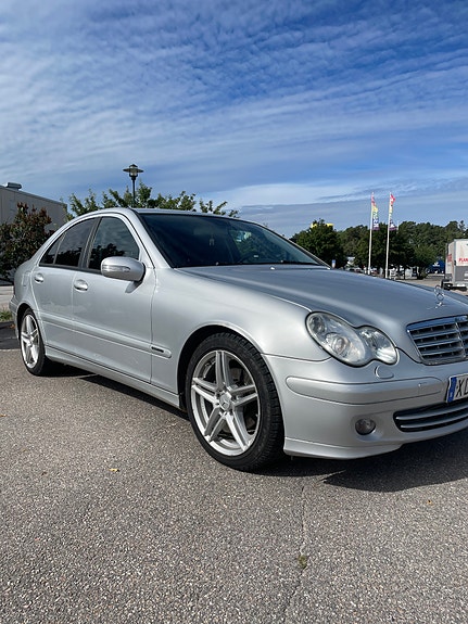 Mercedes-Benz C180 2 of 5