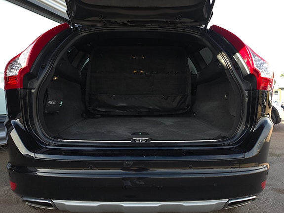 Volvo XC60 12 of 12