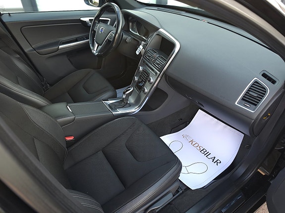 Volvo XC60 7 of 12
