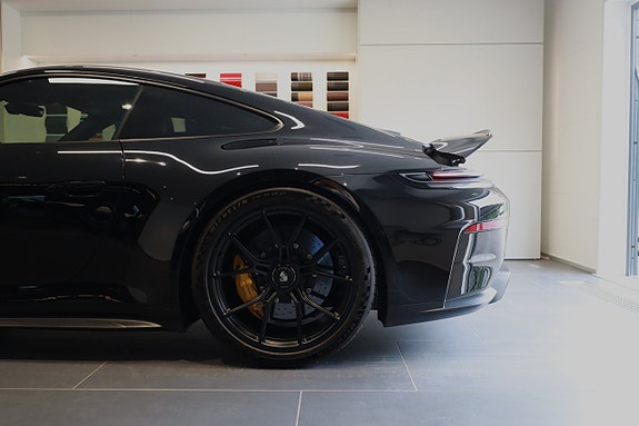 Porsche 911 GT3 4 of 5