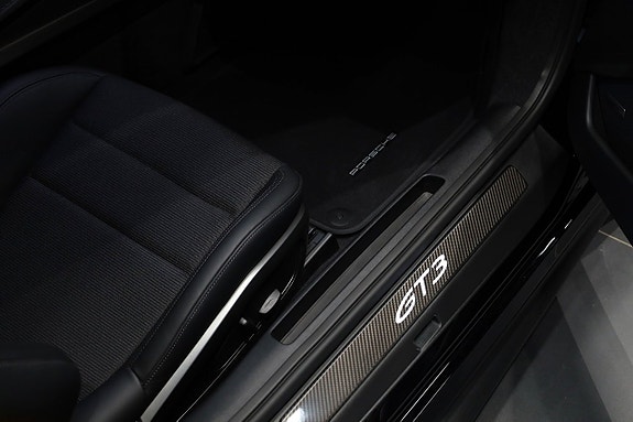 Porsche 911 GT3 12 of 24