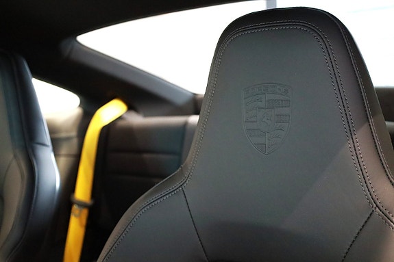 Porsche 911 GT3 11 of 24