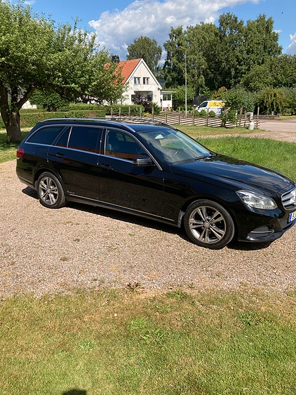Mercedes-Benz E220 5 of 5