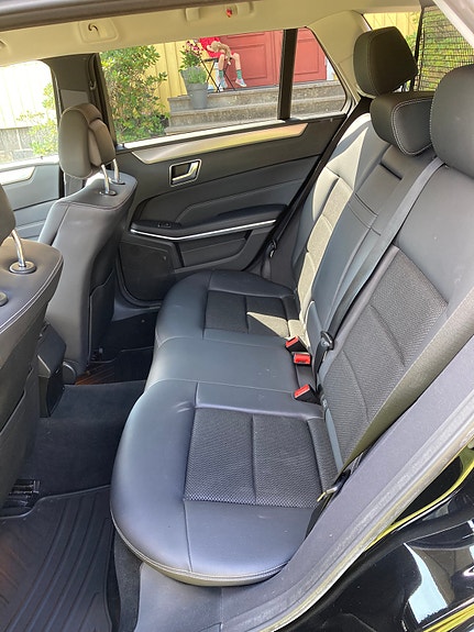 Mercedes-Benz E220 4 of 5