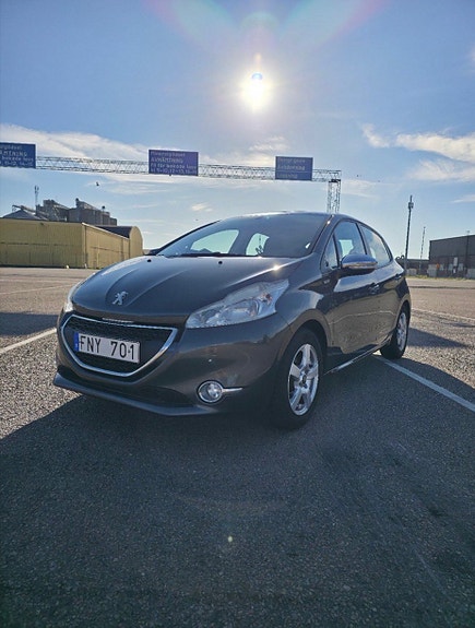 Peugeot 208 3 of 4