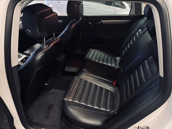 Volkswagen Passat Alltrack 18 of 30