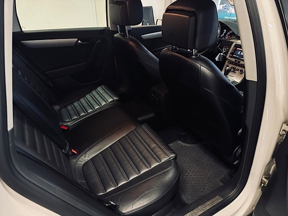 Volkswagen Passat Alltrack 19 of 30